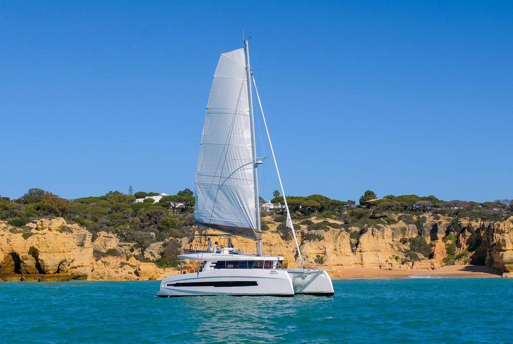 Albufeira: Algarve Halbtags-Katamaran-Charter