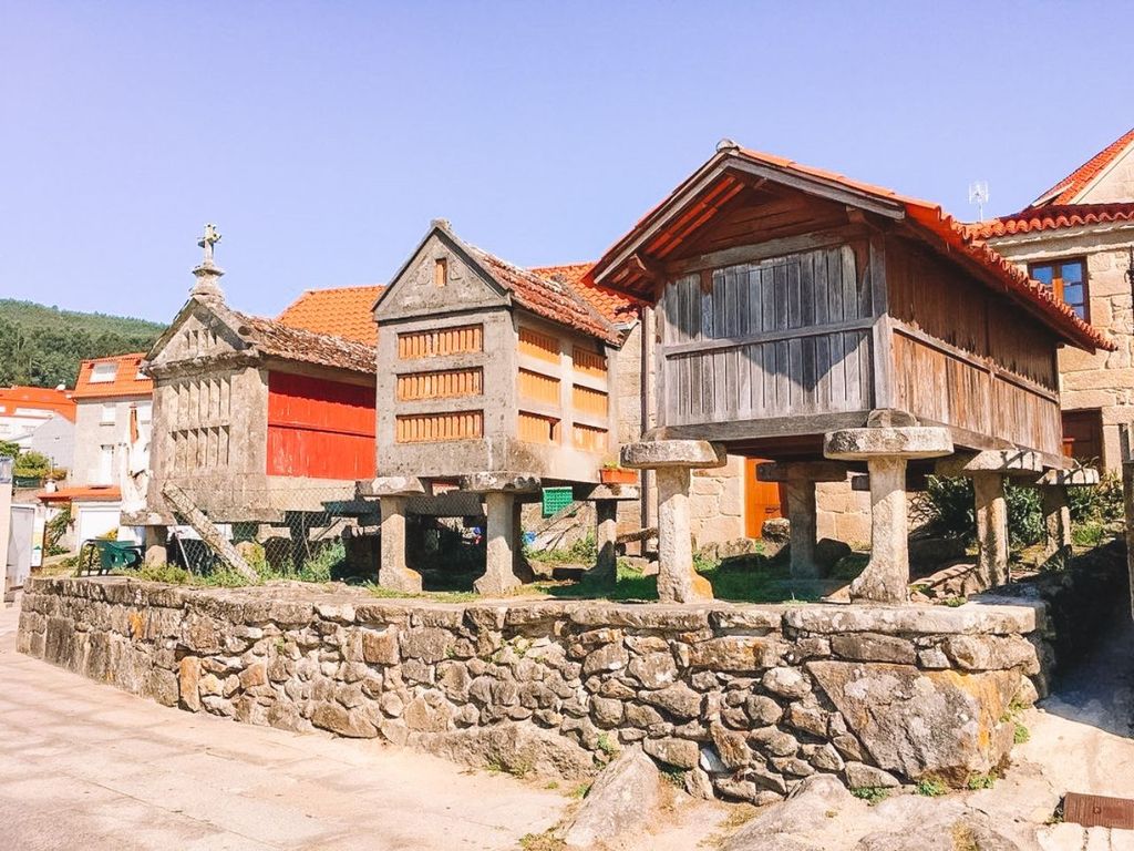 Von Santiago: Rías Baixas Tour mit Bootsfahrt und Weinkellerei