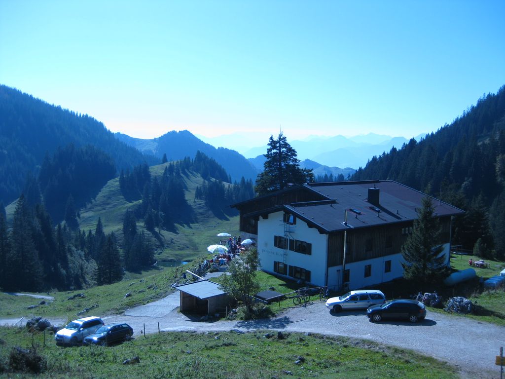 Priener Hütte fotografiert vom Geigelstein
