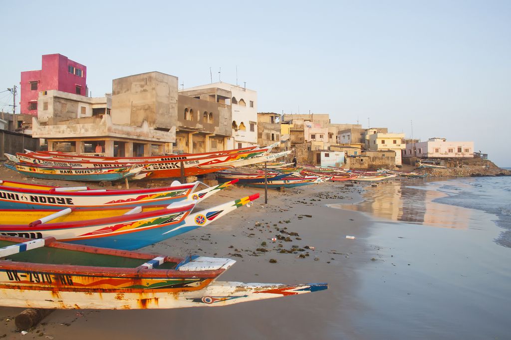 Fischerboote am Strand bei Dakar