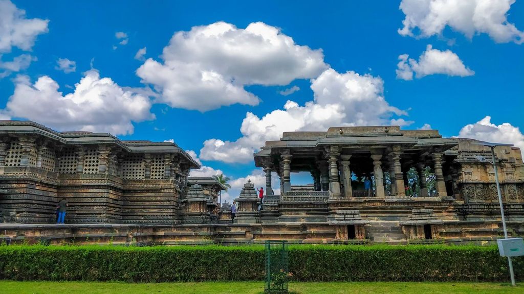 Mysore: Belur, Halebidu & Shravanabelagola Private Tour