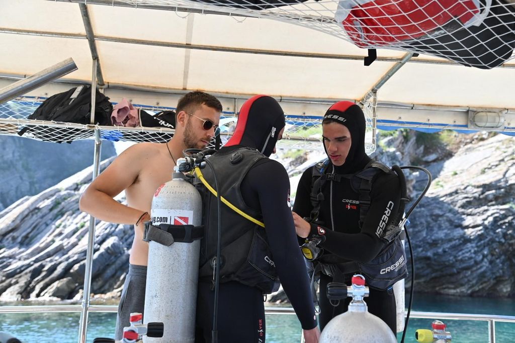 Schnuppertauchen vom Boot aus in Budva – Budva Diving Center