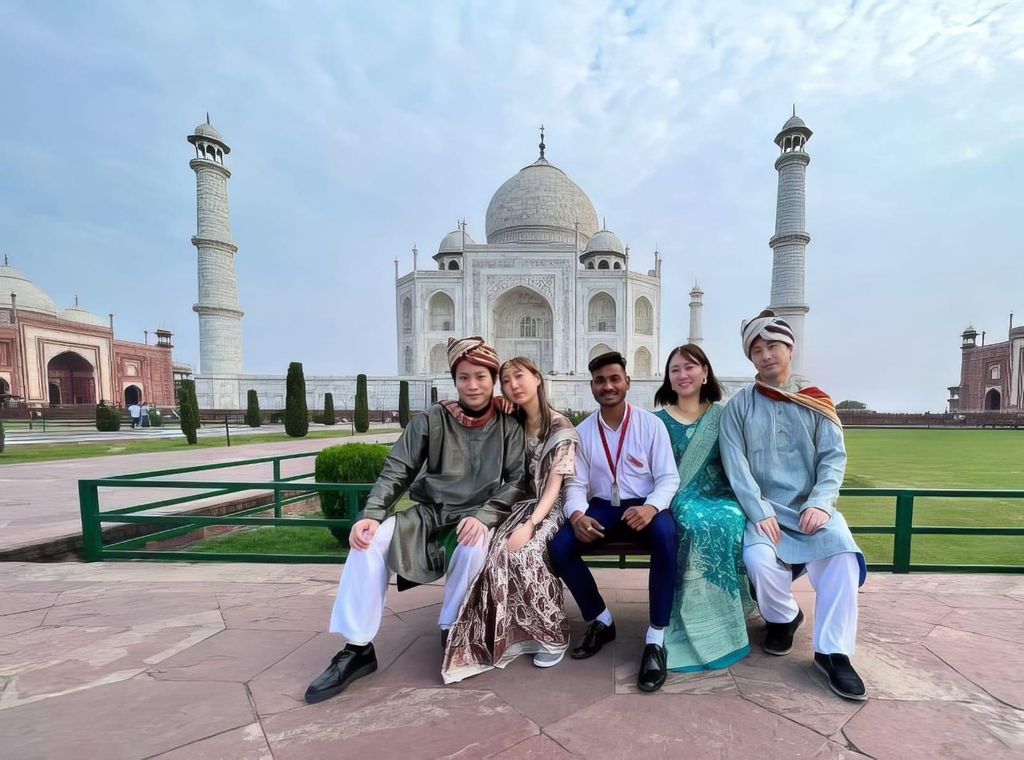 Taj Mahal Tour mit Hochgeschwindigkeitszug – alles inklusive