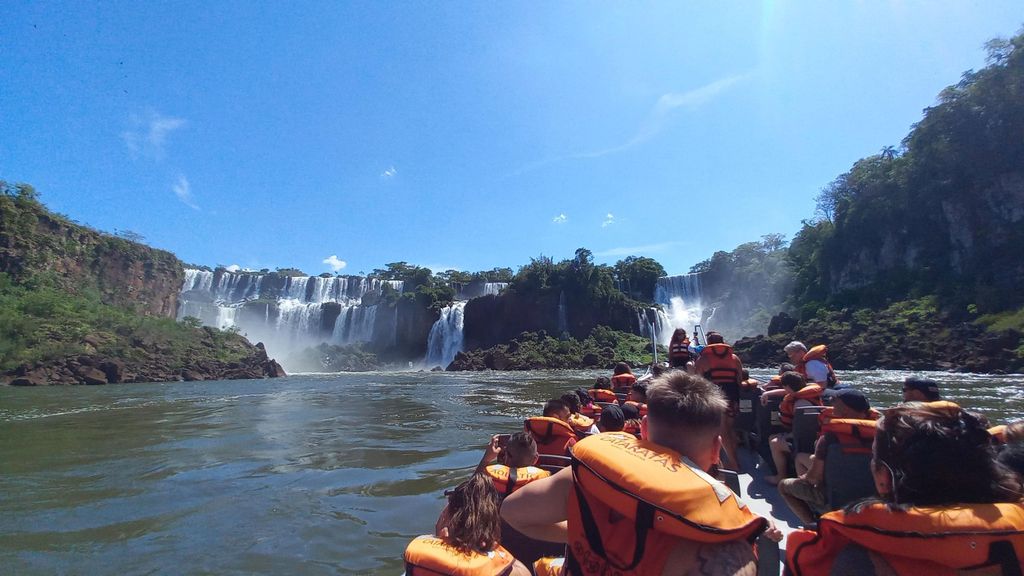 Puerto Iguazú: Iguazú-Wasserfälle mit Geländewagen & Bootsfahrt