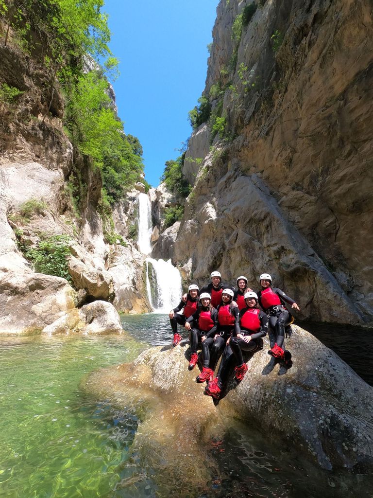 Split/Zadvarje: Canyoning auf dem Fluss Cetina mit zertifizierten Guides
