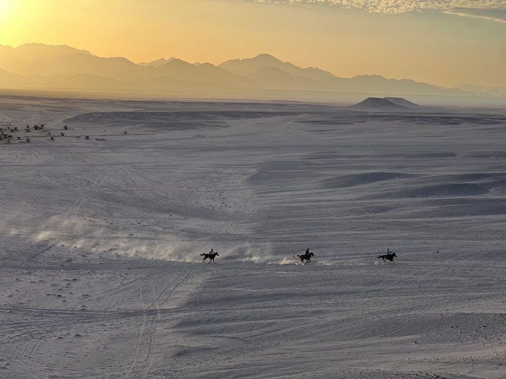Hurghada: Sonnenuntergangs-Oasen-Safari mit Ausritt & Sternenbeobachtung