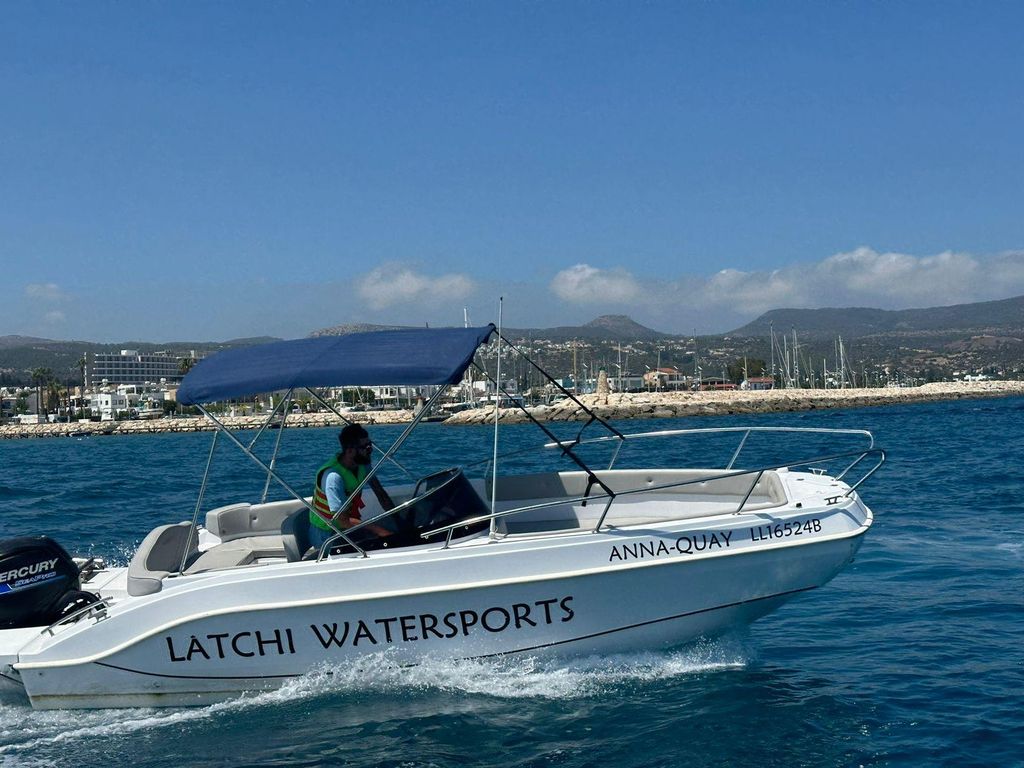 Latchi: Eden New Gen, 4-stündige Bootsvermietung zum Selbstfahren