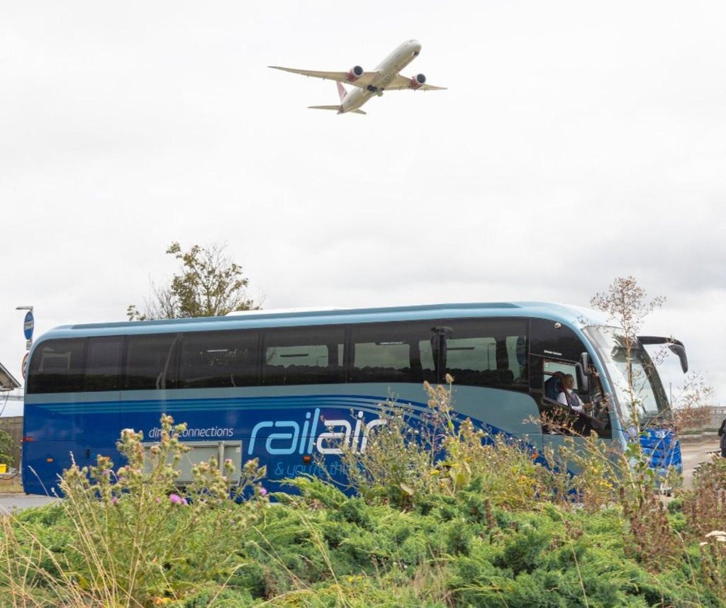 Flughafen London Heathrow: Reisebus von/nach Woking – Guildford