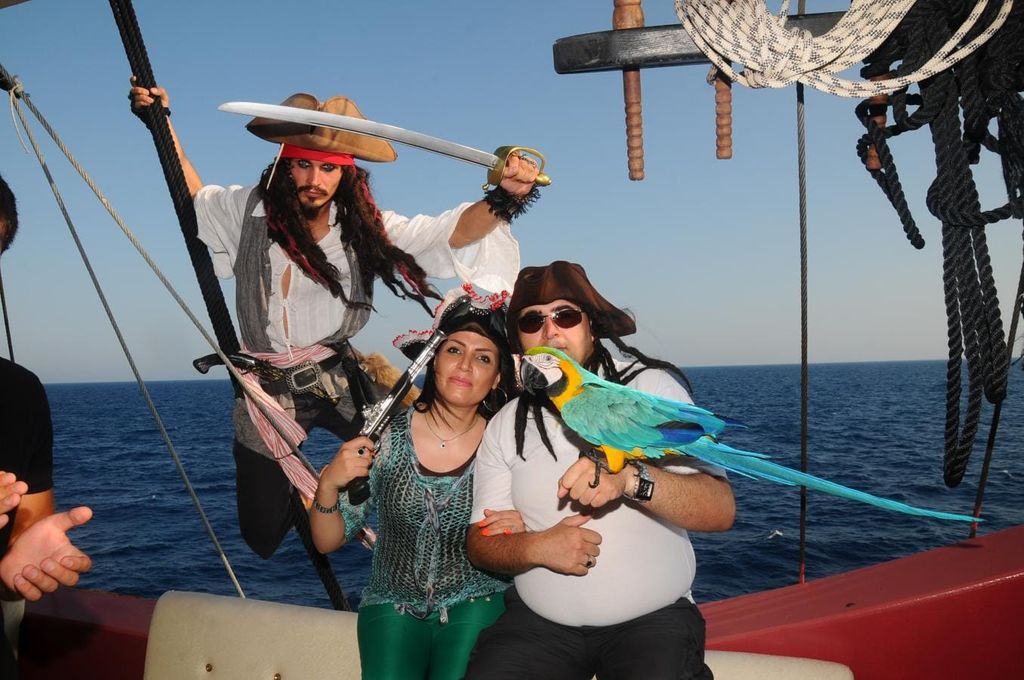 Marmaris: All-Inclusive Piratenbootfahrt mit Abholung