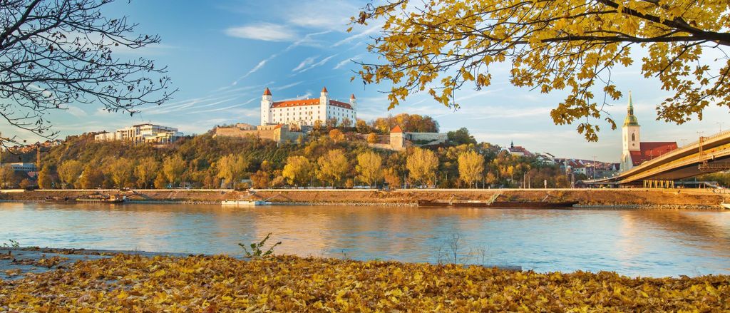 Von Wien nach Bratislava, Devín und Hainburg – Führung