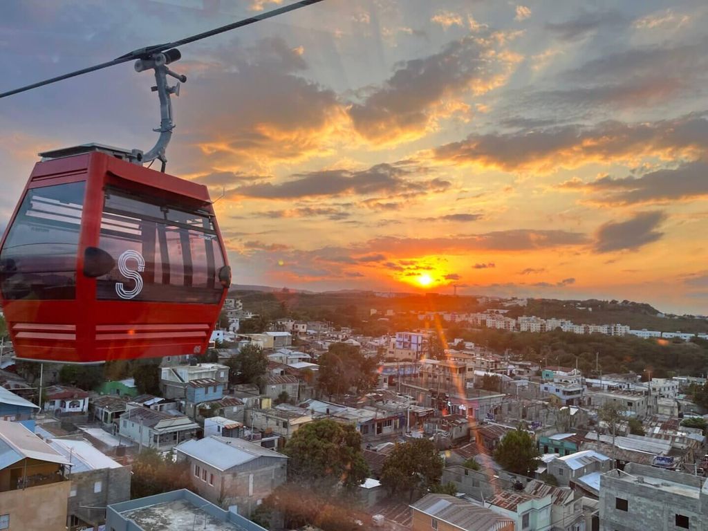 Santiago City Heights Tour mit Seilbahn, Essen und Kultur