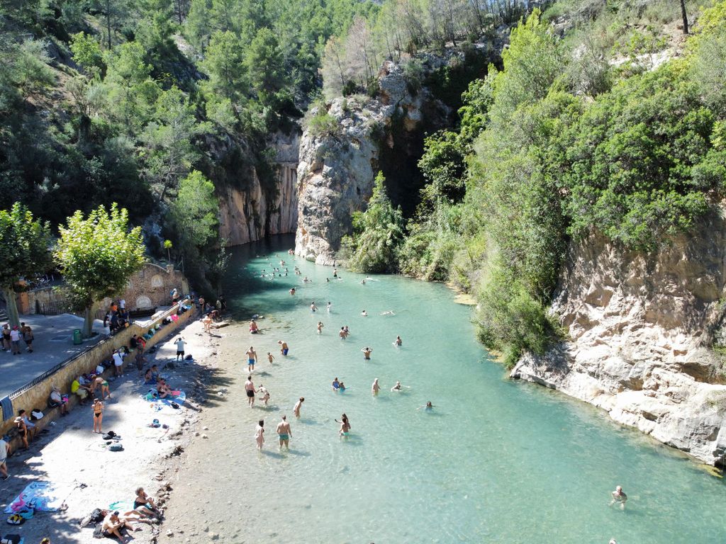 Von Valencia: Thermalwasser + Wasserfälle + Überraschungsstopp