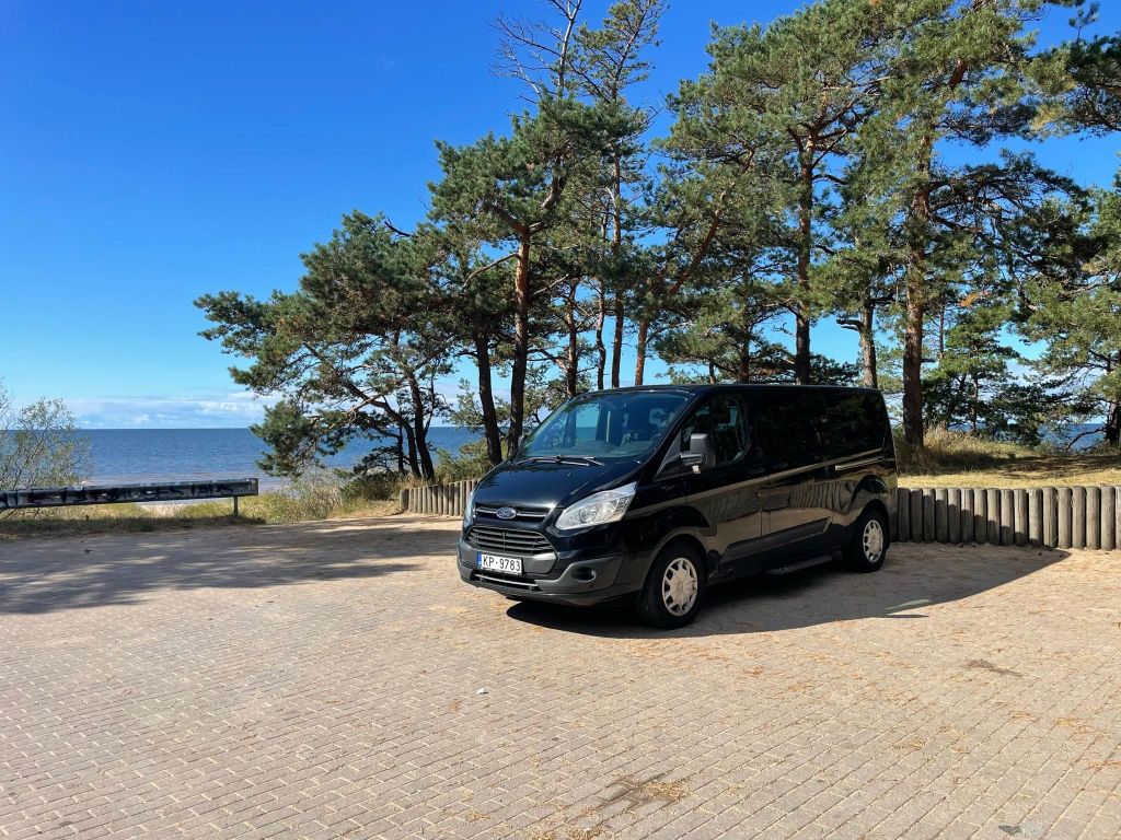 Von Tallinn: Privater Transfer nach Riga mit Sightseeing