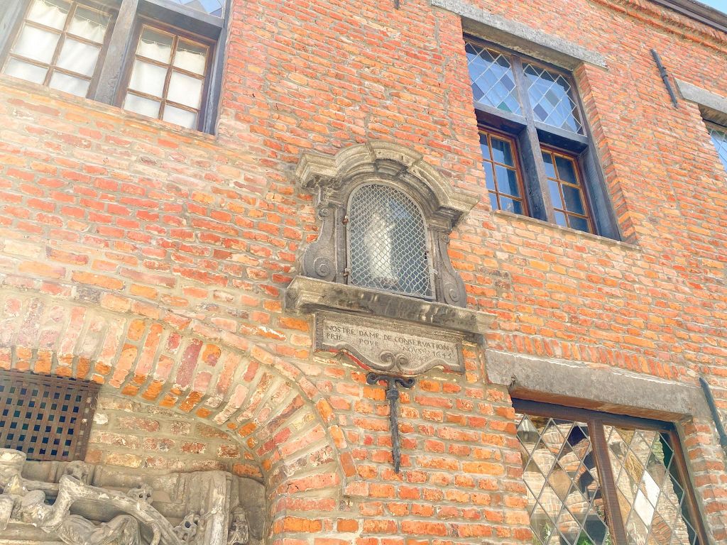 Mons: Führung zu den Kapellen von Mons